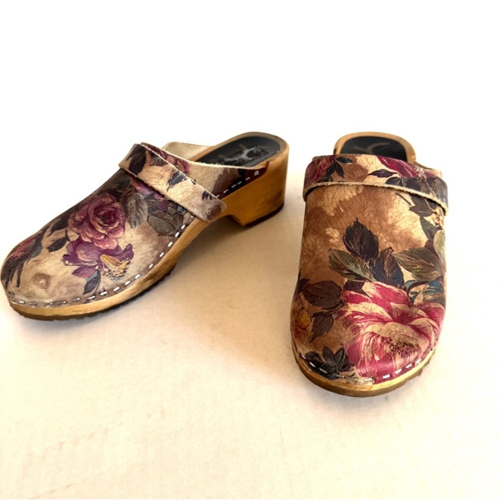 Swedish Cape Clogs Moody Floral Print Boho Wood Clogs EU Sz 38 / US 7.5